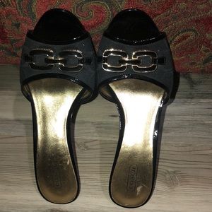 COACH SIGNATURE KITTEN HEELS SANDALS